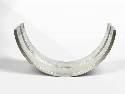 Quais rolamentos requerem o uso de mangas do eixo? 